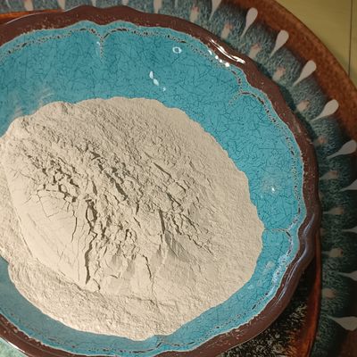 Bột keo Urea Formaldehyde đầy màu sắc 99,85% Độ tinh khiết cyanurotriamide