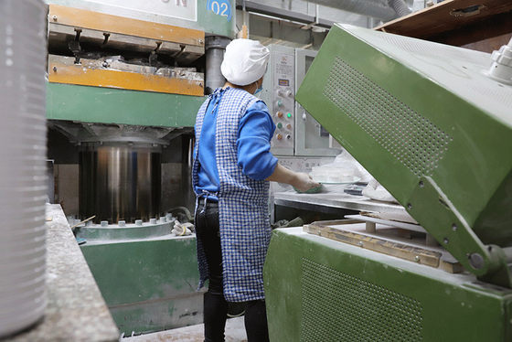 Bột nhựa Melamine 99,8% tối thiểu 20KGS / TÚI cho bộ đồ ăn Malemine