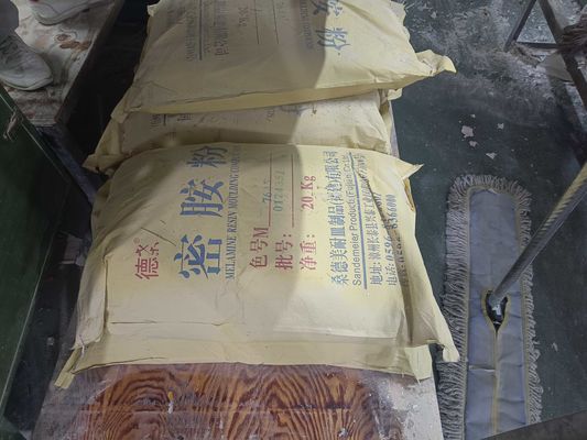 Bột đúc melamine tinh khiết cao 99,8% Màu tùy chỉnh cho sản xuất đồ dùng bàn